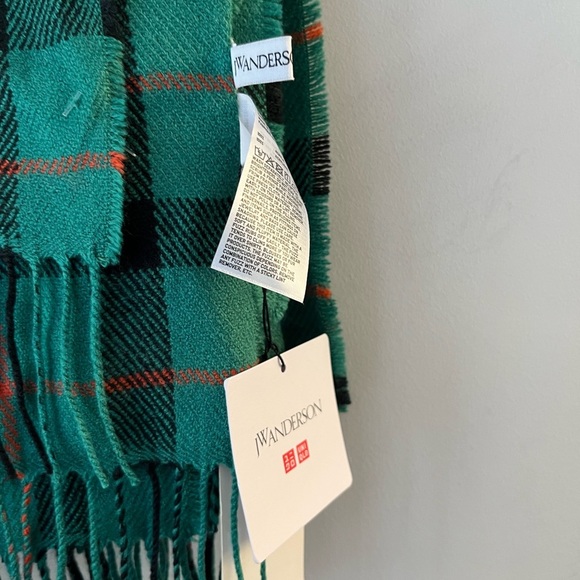 NWT JW Anderson x Uniqlo Green Long Scarf - Picture 3 of 5